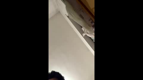 comobailamioso online show from March 9, 2025, 6:43 pm