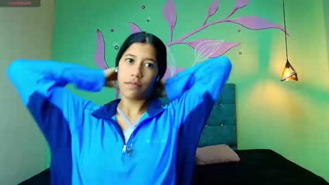 C O N N I E online show from November 6, 2025, 7:37 pm