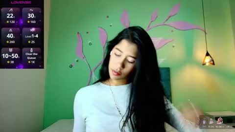 C O N N I E online show from November 11, 2025, 8:42 pm