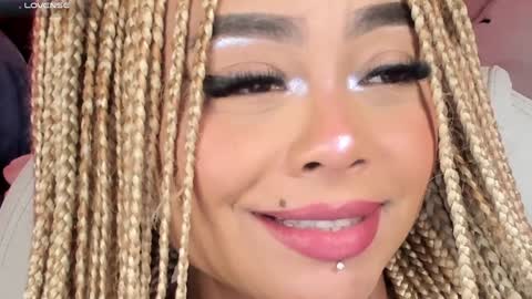 Snapshot of conny_curly chatting on January 25, 2025, 4:35 pm Conny online show from January 25, 2025, 4:35 pm