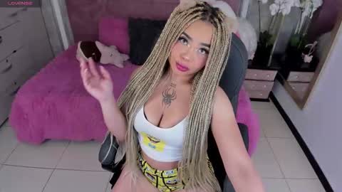 Snapshot of conny_curly chatting on November 30, 2025, 1:15 pm Conny online show from November 30, 2025, 1:15 pm