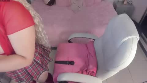Snapshot of conny_curly chatting on July 7, 2026, 12:42 pm Conny online show from July 7, 2026, 12:42 pm