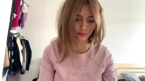 Amelia online show from February 13, 2026, 12:01 pm