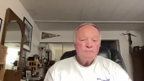 Snapshot of cookoosnest chatting on May 5, 2026, 5:04 am cookoosnest online show from May 5, 2026, 5:04 am