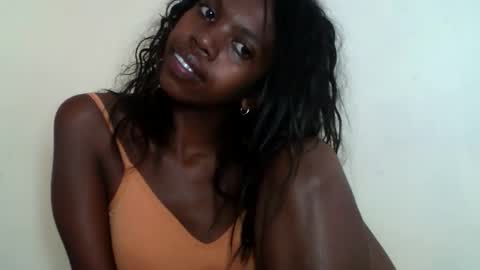 coquine_lara online show from May 1, 2026, 10:09 am