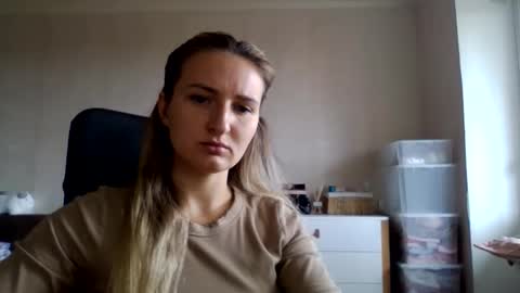 cora_fora online show from September 16, 2025, 8:04 am