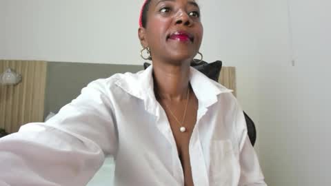 C O R A  L online show from November 15, 2025, 7:54 pm