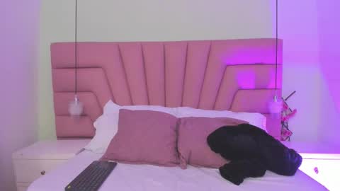 Carol Jhones  online show from December 14, 2025, 5:24 am