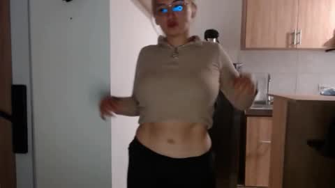 Coralein online show from December 23, 2025, 6:00 am