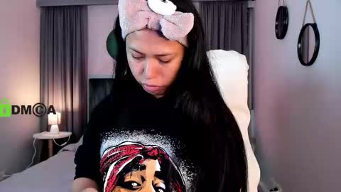 Coral Stefani online show from October 3, 2025, 12:40 am