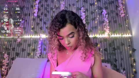 coralineross_ online show from November 8, 2025, 11:58 pm