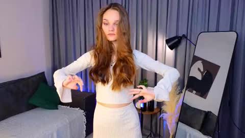 Lia online show from November 8, 2025, 3:34 pm