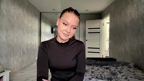 Snapshot of corinakannenberg chatting on May 13, 2026, 11:29 am Kiki online show from May 13, 2026, 11:29 am