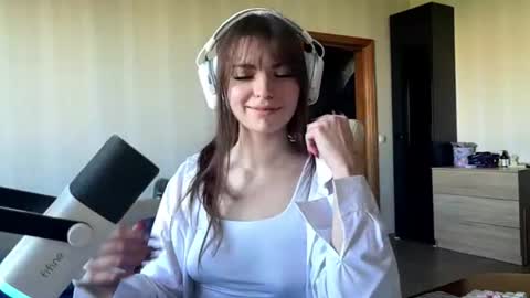 corrienavanjo online show from July 17, 2026, 1:18 pm