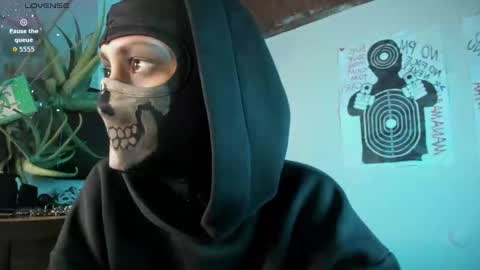 cos_operator online show from September 28, 2025, 6:35 pm