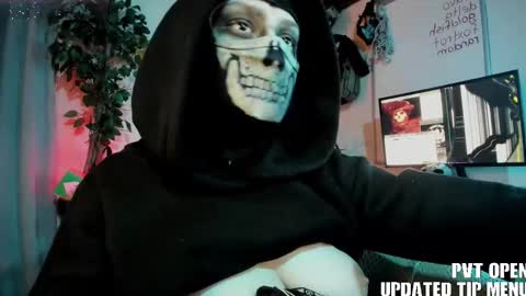 cos_operator online show from December 17, 2025, 9:21 pm