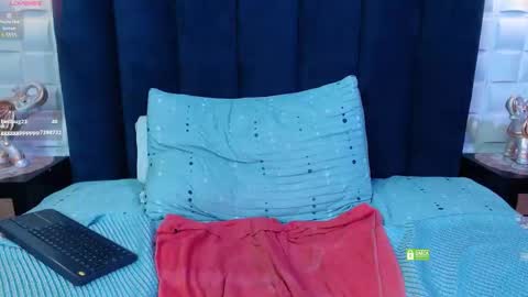 Snapshot of cosmiccandyx chatting on November 25, 2025, 12:16 pm Cosmic online show from November 25, 2025, 12:16 pm