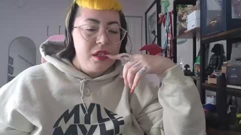 Snapshot of cosplaybruja305 chatting on July 25, 2026, 2:53 am Miss Mei online show from July 25, 2026, 2:53 am
