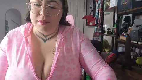 Snapshot of cosplaybruja305 chatting on July 26, 2026, 3:04 am Miss Mei online show from July 26, 2026, 3:04 am