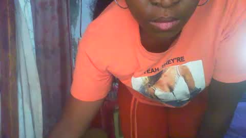 Snapshot of couleur_vanille chatting on December 3, 2024, 12:38 pm couleur_vanille online show from December 3, 2024, 12:38 pm