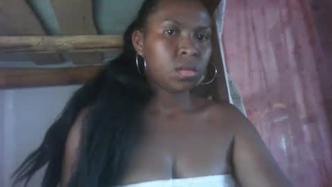 Snapshot of couleur_vanille chatting on December 12, 2024, 7:52 am couleur_vanille online show from December 12, 2024, 7:52 am