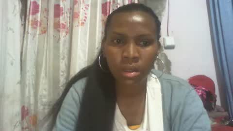Snapshot of couleur_vanille chatting on December 24, 2024, 11:22 pm couleur_vanille online show from December 24, 2024, 11:22 pm