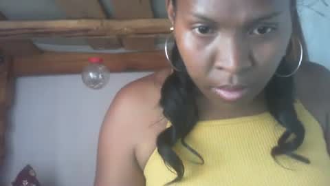 Snapshot of couleur_vanille chatting on December 27, 2024, 5:42 am couleur_vanille online show from December 27, 2024, 5:42 am