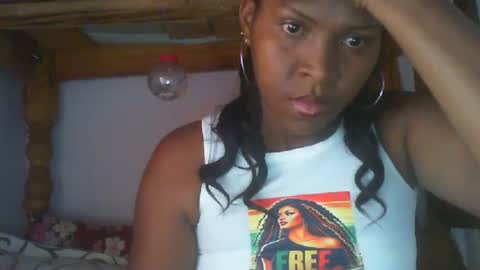 Snapshot of couleur_vanille chatting on December 28, 2024, 5:44 am couleur_vanille online show from December 28, 2024, 5:44 am