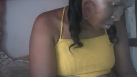 Snapshot of couleur_vanille chatting on January 16, 2025, 6:46 am couleur_vanille online show from January 16, 2025, 6:46 am