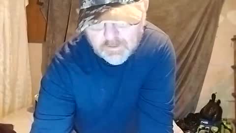 Snapshot of couple_pleaser1 chatting on March 9, 2025, 4:11 pm Ieathairytacos online show from March 9, 2025, 4:11 pm