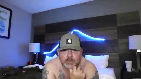 Snapshot of couple_pleaser1 chatting on September 20, 2025, 11:50 pm Ieathairytacos online show from September 20, 2025, 11:50 pm