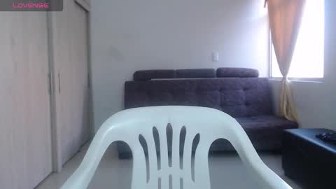  ALEJANDRO Y EMILY  online show from November 7, 2025, 1:44 pm