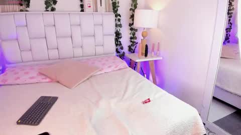 lola y juan online show from December 14, 2025, 3:45 am