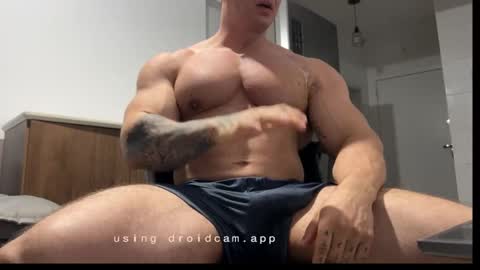 couplemuscle40 online show from November 1, 2025, 11:18 pm