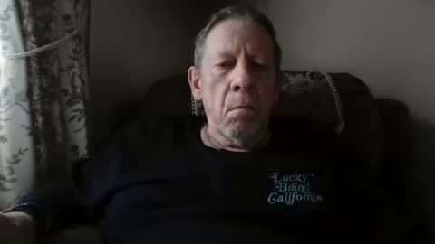 courieral1 online show from December 5, 2025, 8:45 am