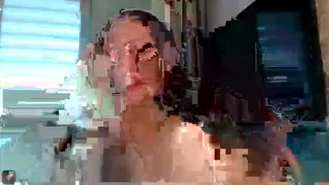 Courtney online show from November 12, 2025, 8:04 am