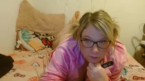 Snapshot of courtneylyn chatting on February 1, 2025, 1:44 am courtnylyn online show from February 1, 2025, 1:44 am