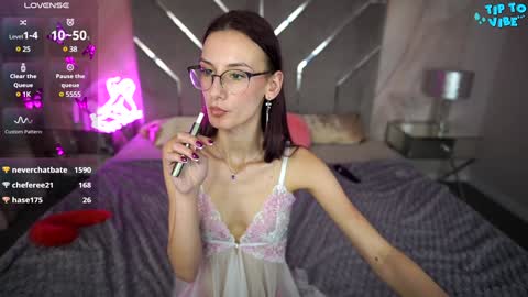 cozymell online show from February 6, 2025, 10:48 am