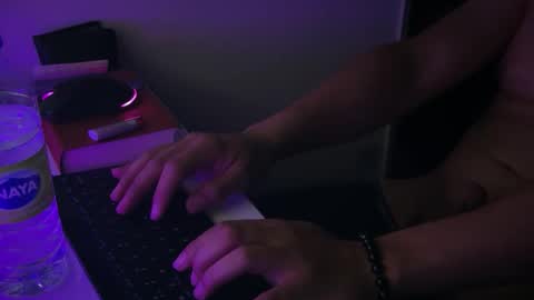 Snapshot of cr9222 chatting on April 27, 2026, 5:27 am cr9222 online show from April 27, 2026, 5:27 am
