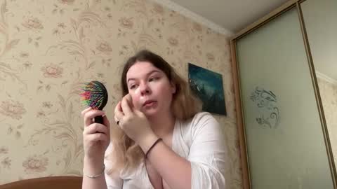 Elise online show from September 18, 2025, 8:38 am