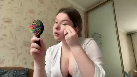 Elise online show from September 19, 2025, 7:21 am