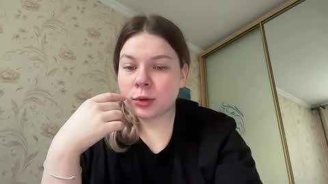 Elise online show from September 21, 2025, 8:05 am