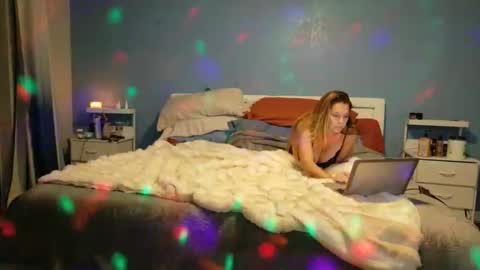 CraveUsXo online show from February 16, 2026, 4:08 am