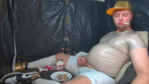 Snapshot of cravingboy chatting on November 7, 2025, 6:30 pm robin online show from November 7, 2025, 6:30 pm