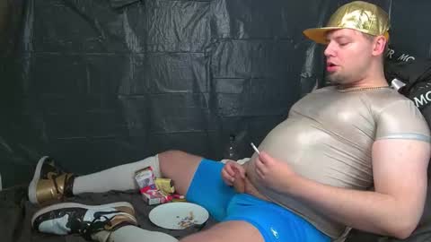 Snapshot of cravingboy chatting on November 13, 2025, 9:36 pm robin online show from November 13, 2025, 9:36 pm