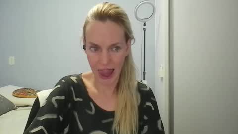 Anny online show from April 1, 2026, 12:22 am