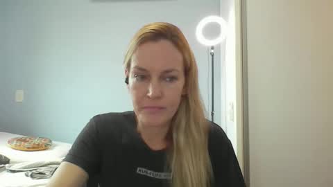 Anny online show from April 10, 2026, 10:53 am