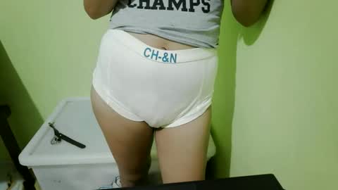 Snapshot of crazychicks4u chatting on November 15, 2025, 2:35 pm crazychicks4u online show from November 15, 2025, 2:35 pm