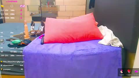 Snapshot of crazycouple034 chatting on January 18, 2025, 7:37 pm crazycouple034 online show from January 18, 2025, 7:37 pm