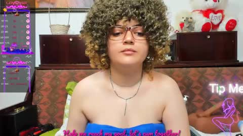 Snapshot of crazzy_pussy chatting on April 26, 2026, 8:39 pm Ana online show from April 26, 2026, 8:39 pm
